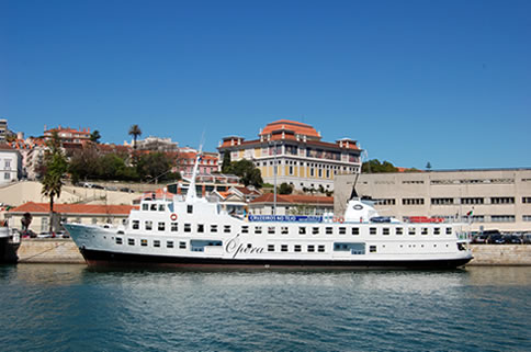 Navio Motor &Oacute;pera
